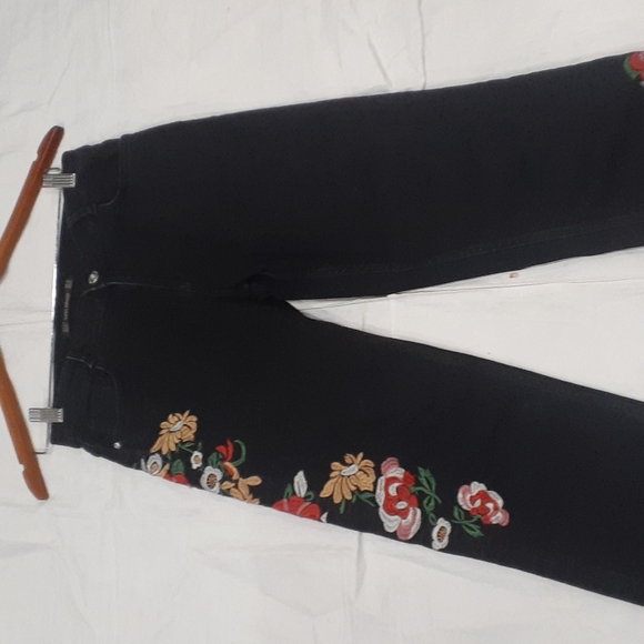Zara black womens  embroidery black crop ankle  jean size 4 - Picture 2 of 16